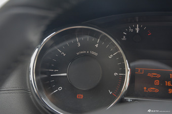 2016款标致3008 1.6THP自动至尚版 