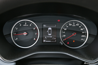 2018款宝骏530 1.8L自动精英型