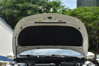 2015款众泰Z500 1.5T 手动豪华型 萨丁白