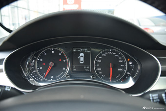 2016款众泰Z700 1.8T自动DCT豪华型 宝石红