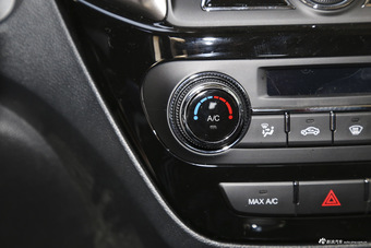 2016款长安CS15 1.5L自动豪华版