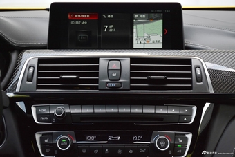 2017款宝马M4手动双门轿跑车