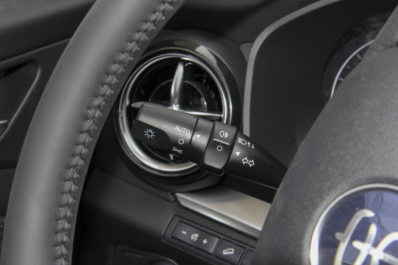 2019款比亚迪宋1.5TI自动智联越动型