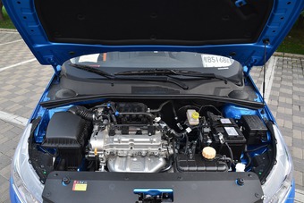 2016款宝骏310 1.2L手动豪华型 碧海蓝