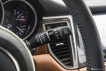 2017款众泰SR9 2.0T自动极致之心版