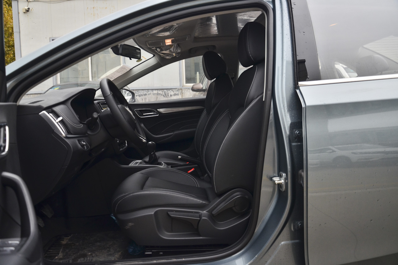 2017款荣威i6 1.0T手动豪华版16T