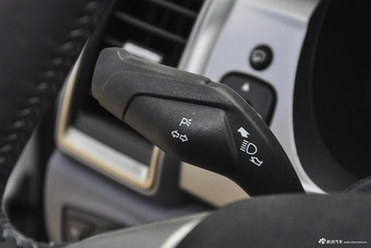 2016款撼路者2.2T手动四驱豪华版柴油