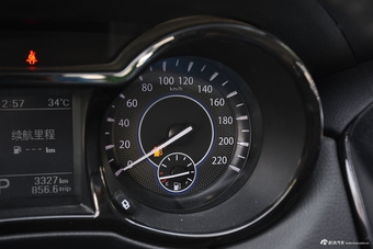 2016款驭胜S350 2.0T自动四驱汽油超豪华版5座