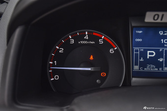 2015款五十铃D-MAX 2.5T自动两驱高通过精英款