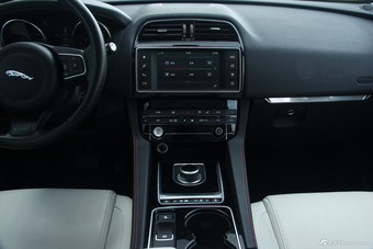 2016款捷豹F-PACE 2.0T自动R-SPORT运动版