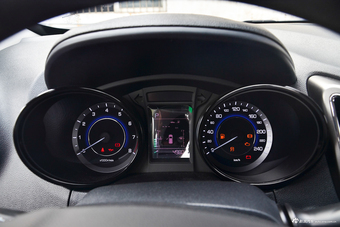 2017款长安CS15 1.5L自动豪华天窗版