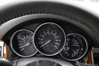 2017款众泰SR9 2.0T自动极致之光版