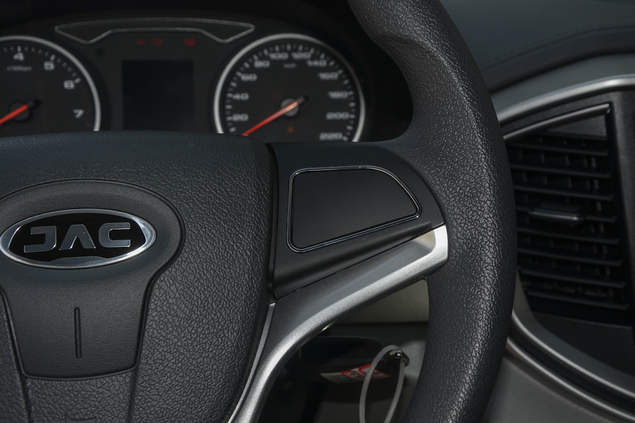 2017款瑞风M4 2.0T手动舒适型