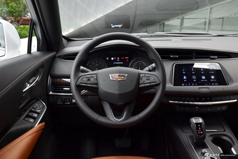 2018款XT4 2.0T四驱铂金版28T
