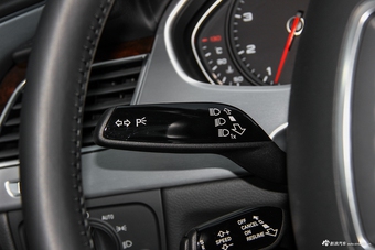 2016款奥迪A8L 3.0T自动45TFSI quattro舒适型