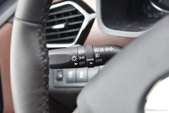 2017款森雅R7 1.6L 自动尊贵型