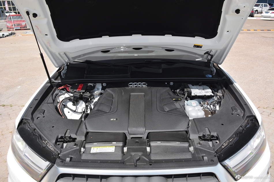 平行进口2017款奥迪Q7 3.0T 墨版