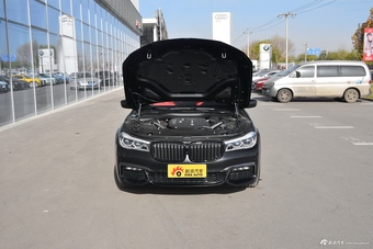 2018款宝马7系740Li 3.0T自动尊享型M运动套装xDrive黑焰版