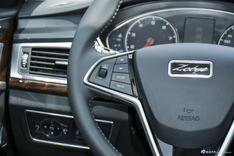 2016款众泰Z700 1.8T手动典雅型