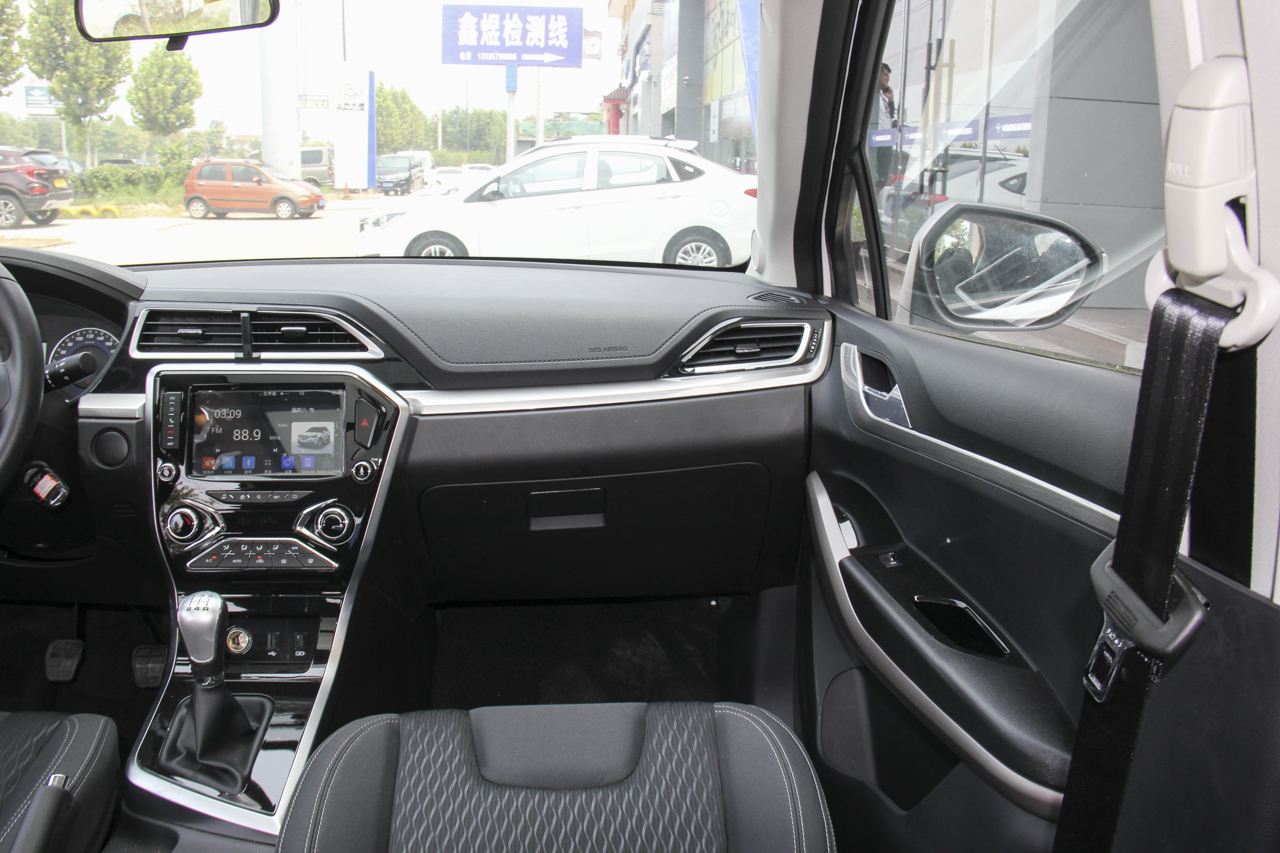 2018款海马S5青春版 1.6L手动豪华定制版