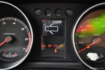 2016款北京BJ40 2.0T手动两驱尊贵版