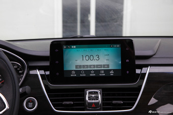 2017款宝骏560 1.5T DCT尊享型