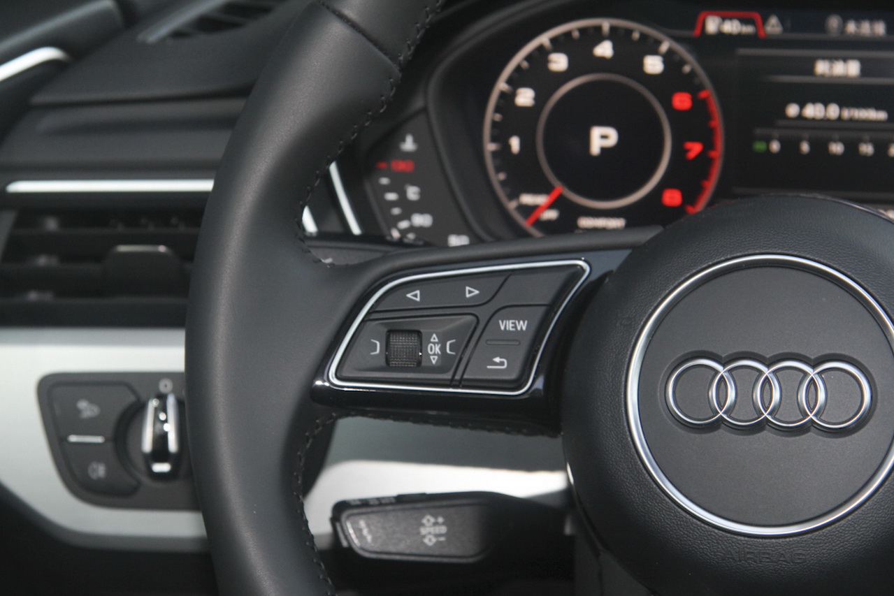 2017款奥迪A4L 2.0T自动40TFSI运动型