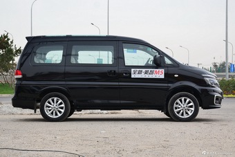 2017款东风风行菱智M5 1.6L手动豪华型