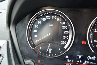 2018款宝马1系118i自动时尚型