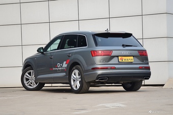 2016款奥迪Q7 2.0T自动40TFSI S-Line运动型