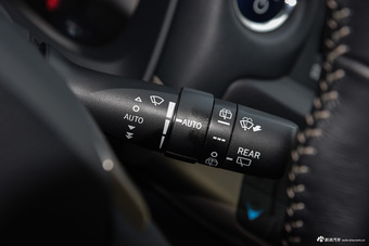 2014款雷克萨斯CT 1.8L自动200h F-Sport双色