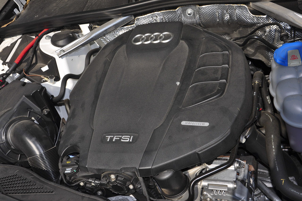 2017款奥迪A4L 2.0T自动45TFSI quattro风尚型