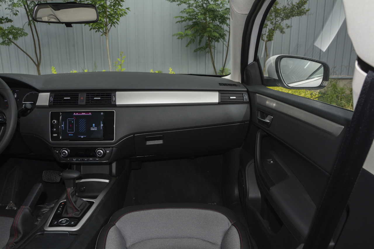  2018款观致3都市SUV 1.6T自动尊贵型