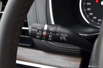 2018款荣威RX8 2.0T自动智联网四驱旗舰版