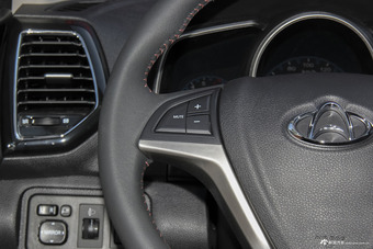 2016款长安CX70 1.6L手动运动型