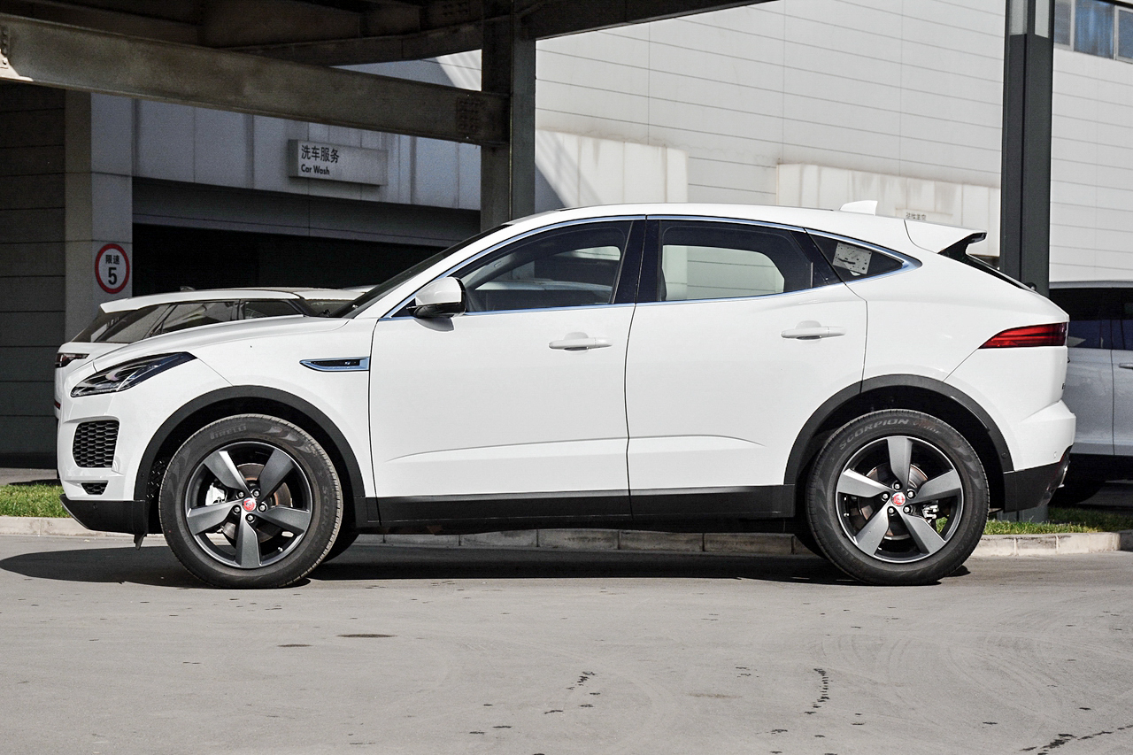 30万以内过足豪华瘾 实拍最便宜捷豹SUV 