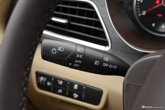 2017款宝骏730 1.5T手动尊享型7座