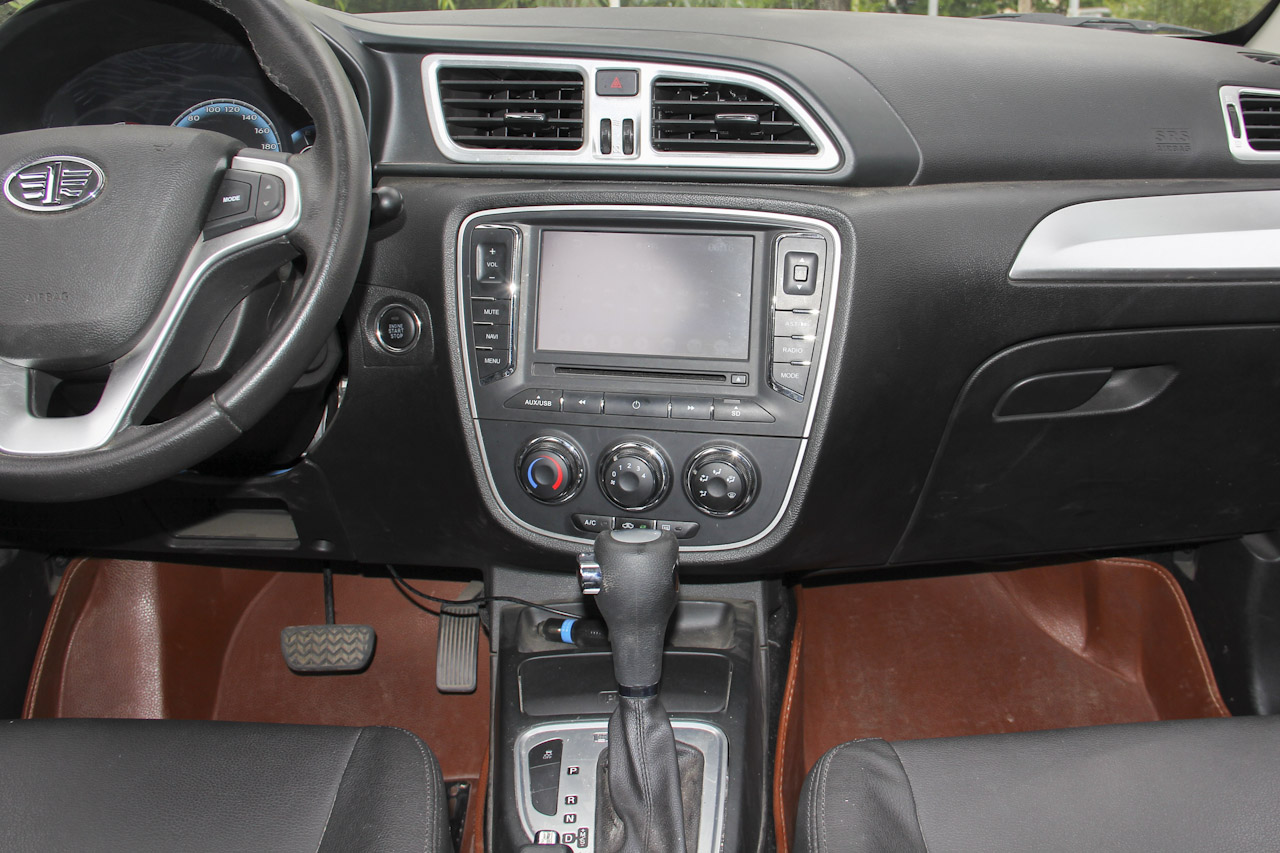 2015款骏派D60 1.8L自动尊贵型 白色