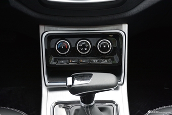 2019款奔腾X40 1.6L自动互联智享型