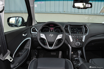 2017款全新胜达2.0L自动两驱智能型7座