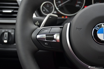 2017款宝马3系2.0T自动M运动型330i（白）