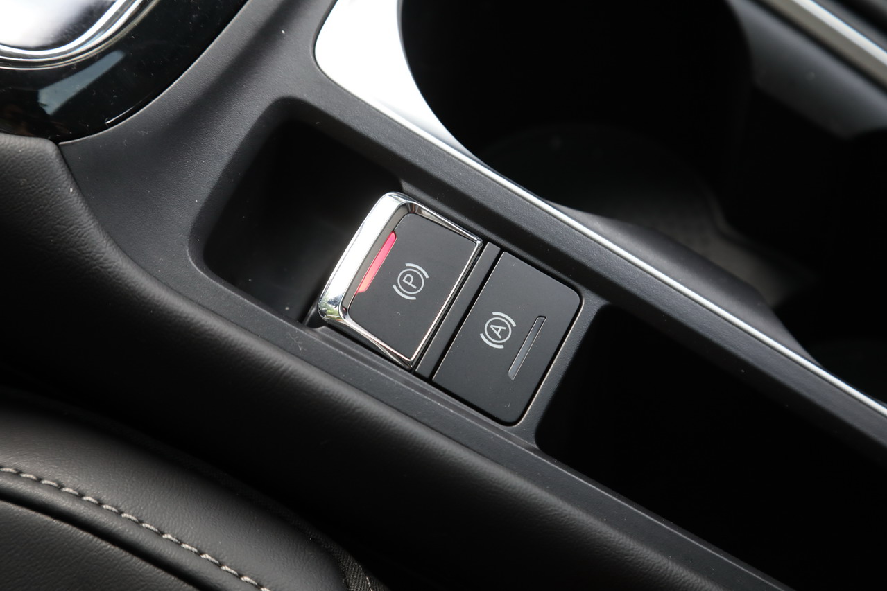 2019款荣威i5 20T自动智联网超能智尊版 