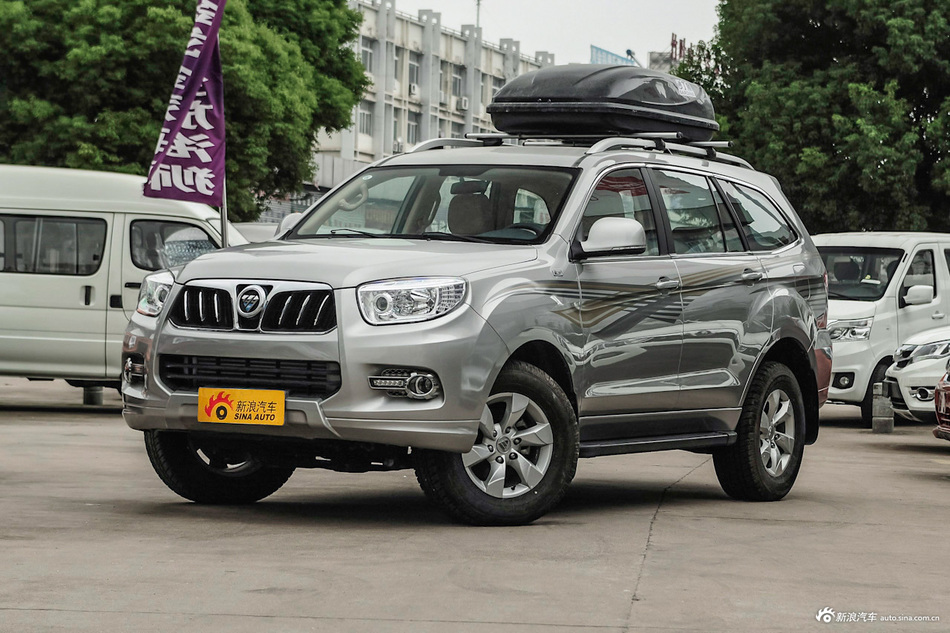 2016款萨瓦纳2.0T手动四驱汽油豪华版5座