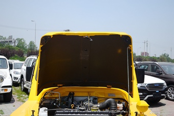 2016款BJ 212 2.0L手动方门四驱豪华型 国V