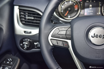 2016款自由光2.4L自动领先版 星光银