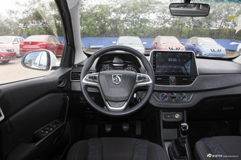 2016款宝骏310 1.2L手动舒适型