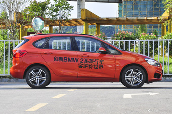 2016款宝马2系旅行车218i 1.5T自动运动设计套装