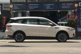 2018款君马S70 1.5T手动标准型