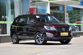 2016款宝骏560 1.5T手动豪华型（酒红色）