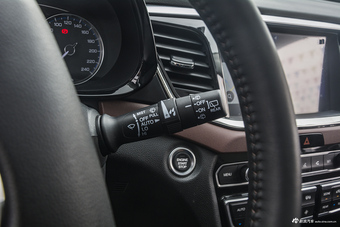 2017款传祺GS8 2.0T自动四驱至尊版320T